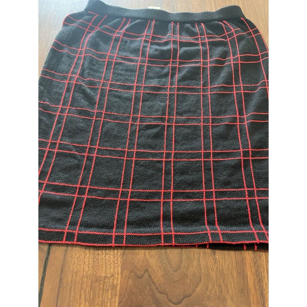 J.S.S womens knitwear skirt P black red plaid USA wool preppy classic